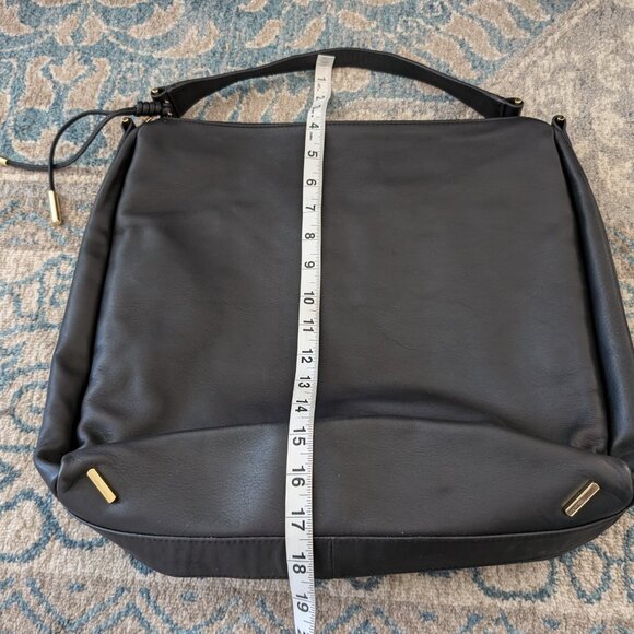 VINCE CAMUTO Josie Shoulder Bag Black Leather Hobo Zip‎ Strap Tassel Dust Bag - Picture 12 of 12